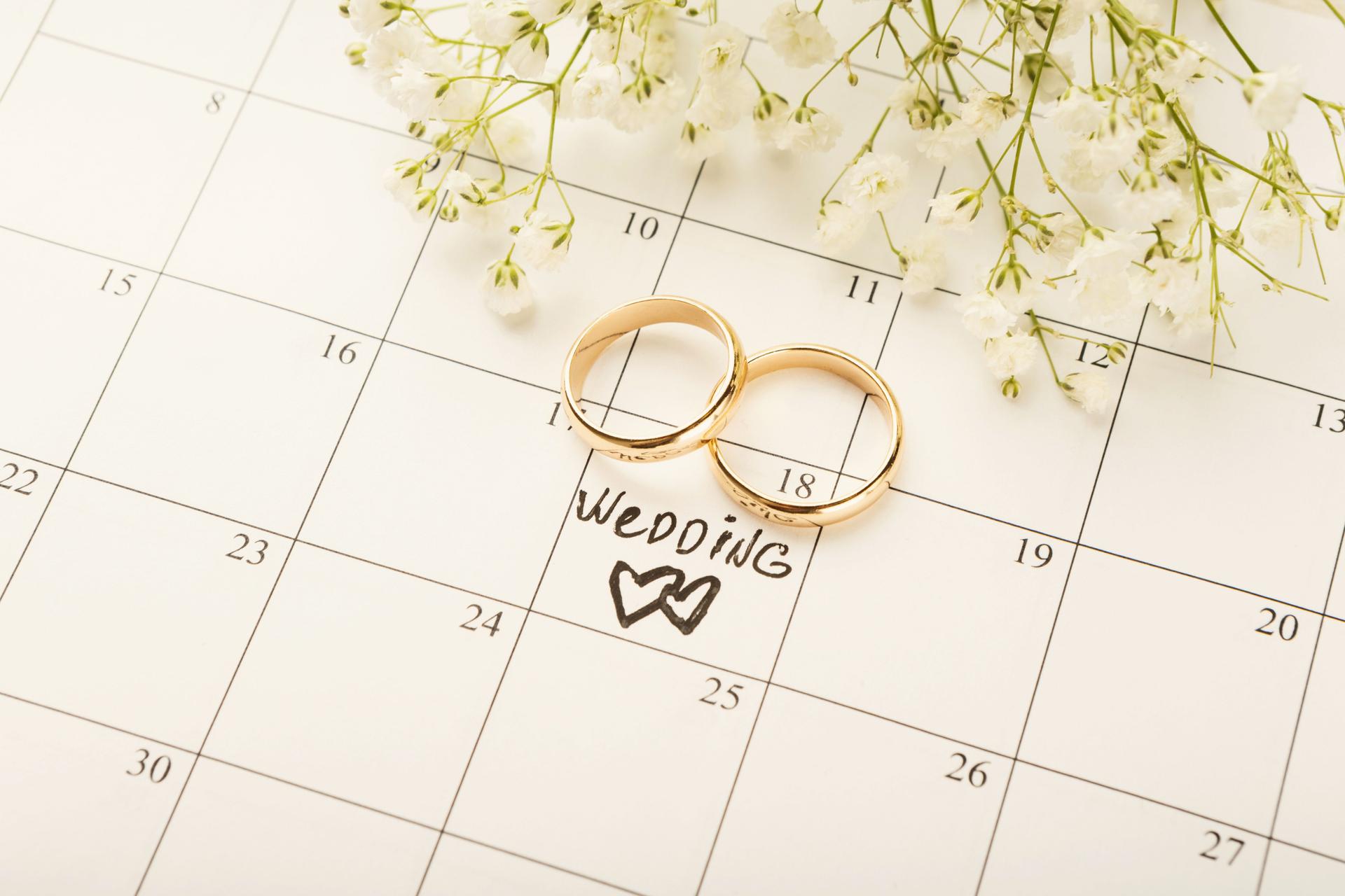 Word wedding on calendar with sweet flowers